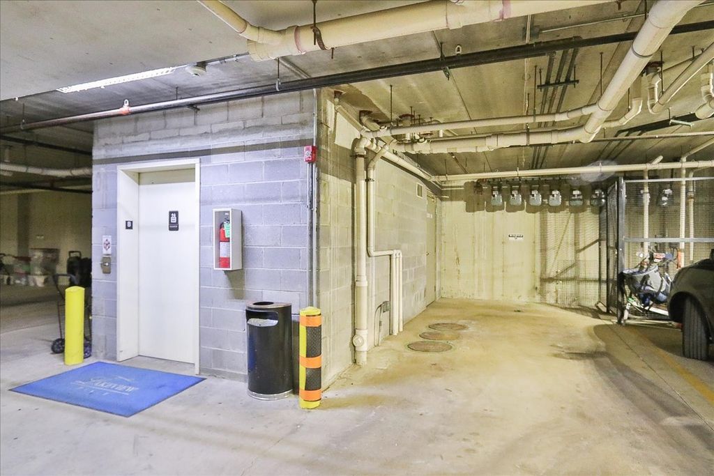 Image 26 of property listing at 1299 W Lake Street 306, Addison, IL 60101