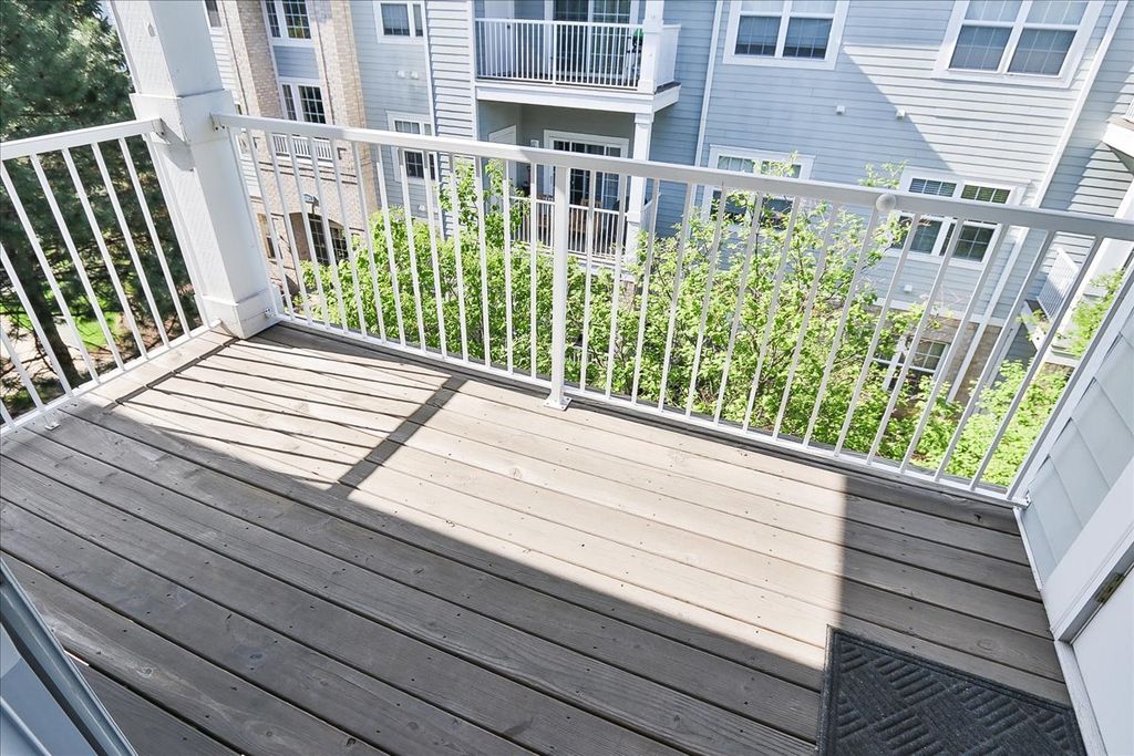 Image 27 of property listing at 1299 W Lake Street 306, Addison, IL 60101