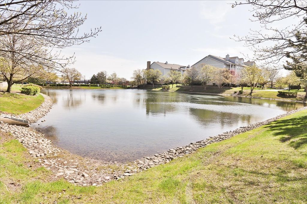Image 28 of property listing at 1299 W Lake Street 306, Addison, IL 60101