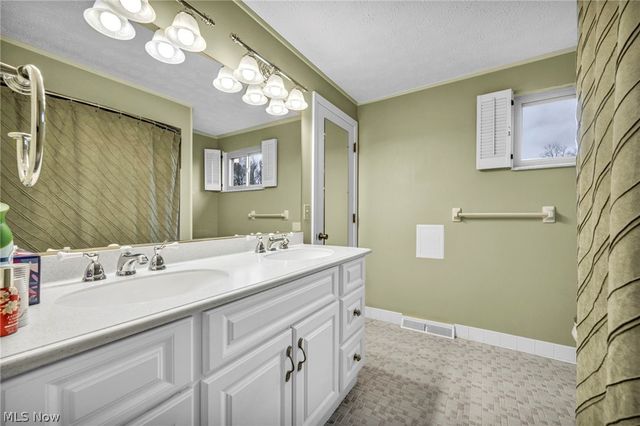 29400 Vita Lane, North Olmsted, OH 44070