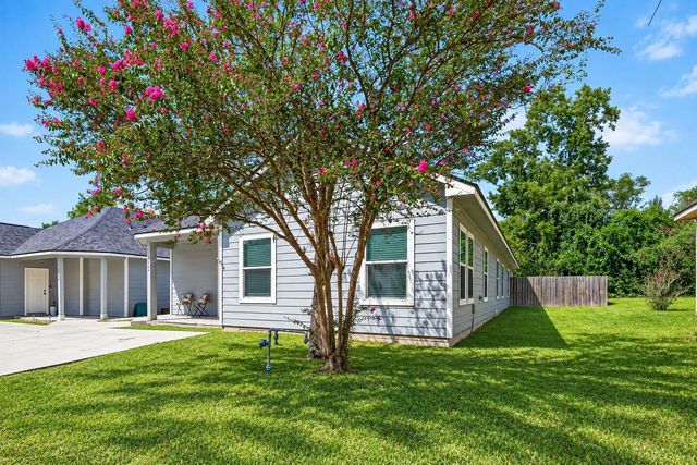 310 W Watson Street A, Willis, TX 77378