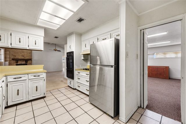 2901 Oakside Drive, Bryan, TX 77802