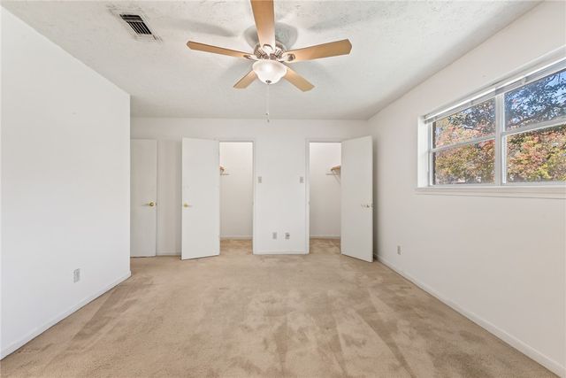 2901 Oakside Drive, Bryan, TX 77802