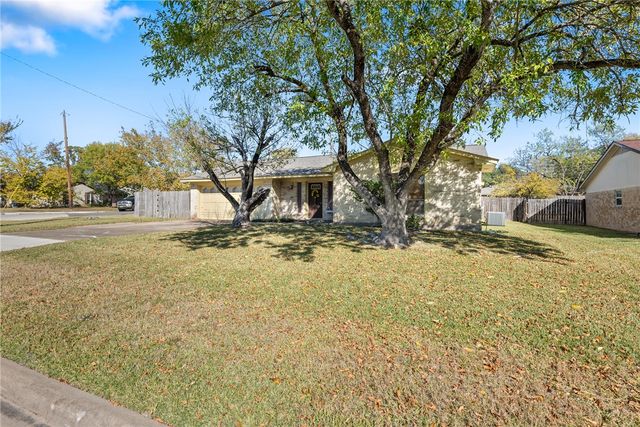 2901 Oakside Drive, Bryan, TX 77802