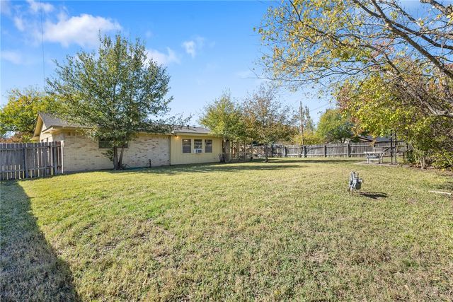 2901 Oakside Drive, Bryan, TX 77802