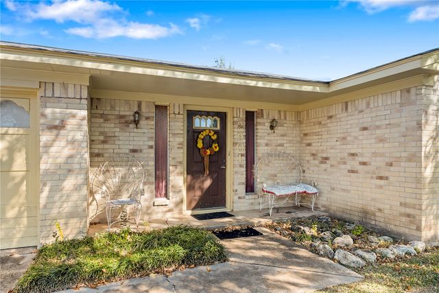 2901 Oakside Drive, Bryan, TX 77802