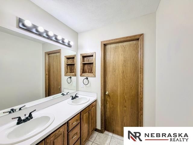 4350 S 154th Street, Omaha, NE 68137