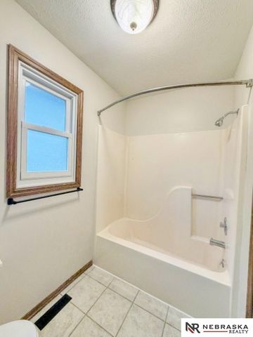 4350 S 154th Street, Omaha, NE 68137