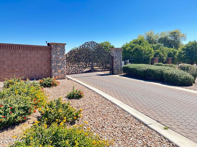 3637 E ELLIS Street, Mesa, AZ 85205