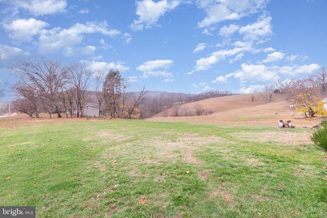 1038 POWELLS VALLEY RD, Halifax, PA 17032