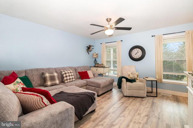 1038 POWELLS VALLEY RD, Halifax, PA 17032