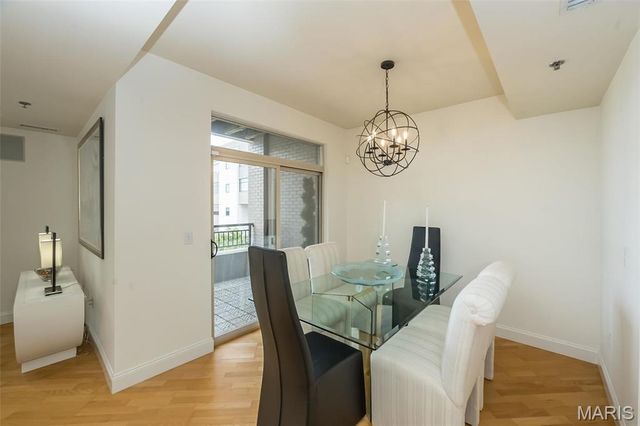 842 N New Ballas Court 103, St Louis, MO 63141