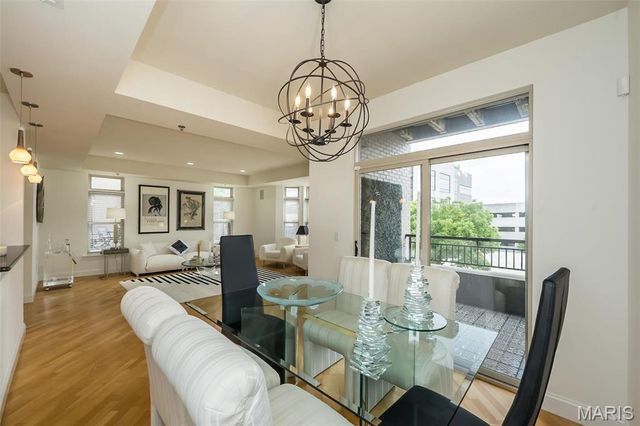 842 N New Ballas Court 103, St Louis, MO 63141