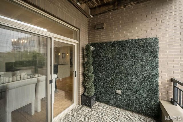 842 N New Ballas Court 103, St Louis, MO 63141