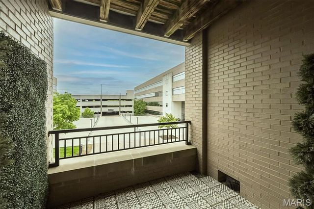 842 N New Ballas Court 103, St Louis, MO 63141