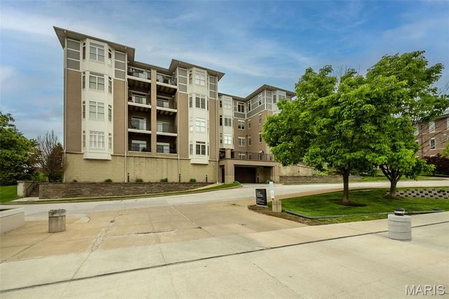 842 N New Ballas Court 103, St Louis, MO 63141