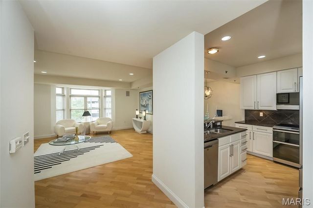 842 N New Ballas Court 103, St Louis, MO 63141