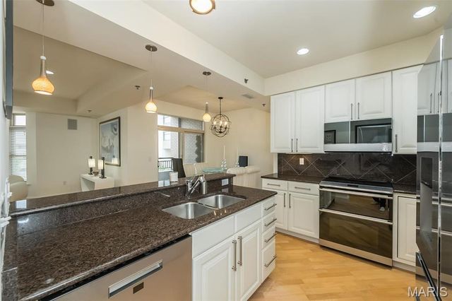 842 N New Ballas Court 103, St Louis, MO 63141