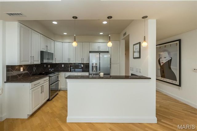 842 N New Ballas Court 103, St Louis, MO 63141