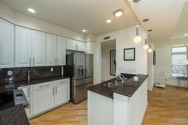 842 N New Ballas Court 103, St Louis, MO 63141