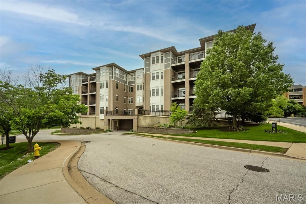 842 N New Ballas Court 103, St Louis, MO 63141