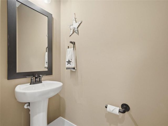404 London Road, Ball Ground, GA 30107