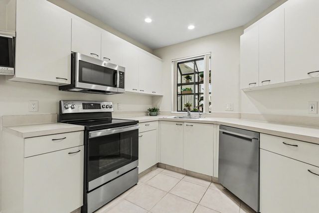 5136 FLORIA Drive H, Boynton Beach, FL 33437