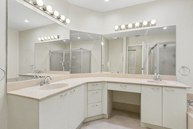 5136 FLORIA Drive H, Boynton Beach, FL 33437