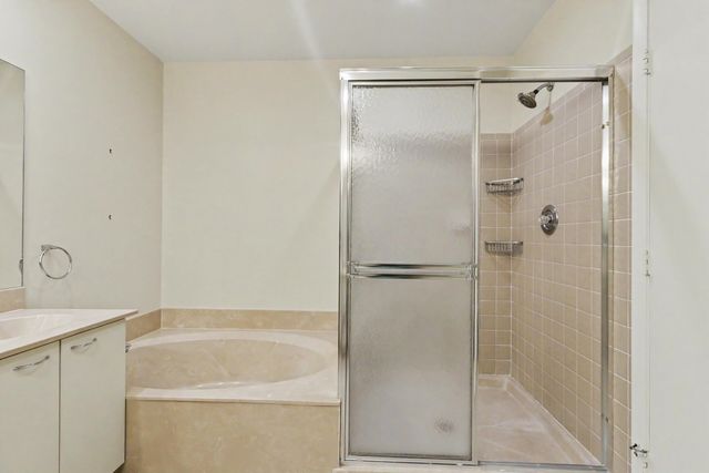 5136 FLORIA Drive H, Boynton Beach, FL 33437