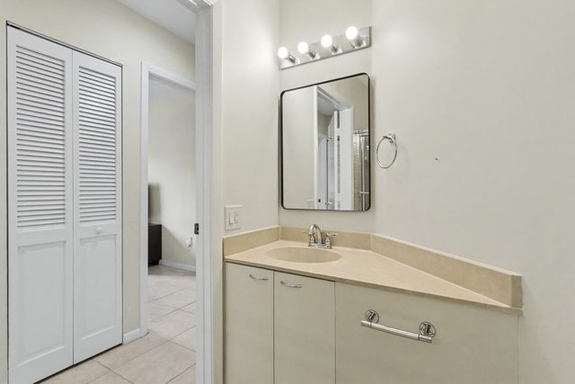 5136 FLORIA Drive H, Boynton Beach, FL 33437