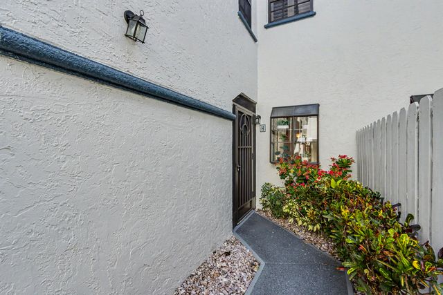 5136 FLORIA Drive H, Boynton Beach, FL 33437