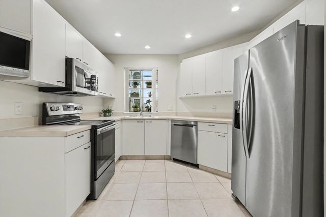5136 FLORIA Drive H, Boynton Beach, FL 33437