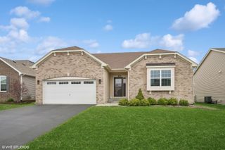 451 Mahogany Drive, Algonquin, IL 60102
