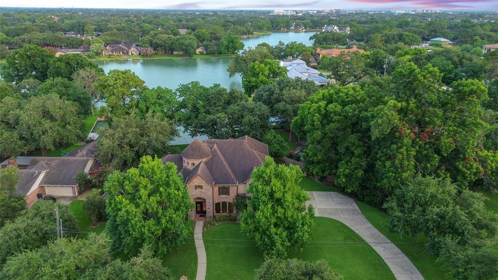 702 Piedmont Street, Sugar Land, TX 77478
