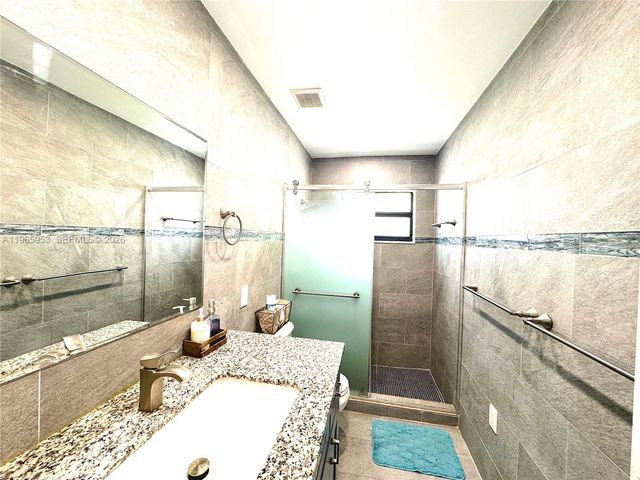 4905 Bayberry Ln, Tamarac, FL 33319