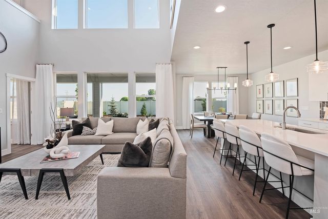 5982 W Parachute Dr, Meridian, ID 83646