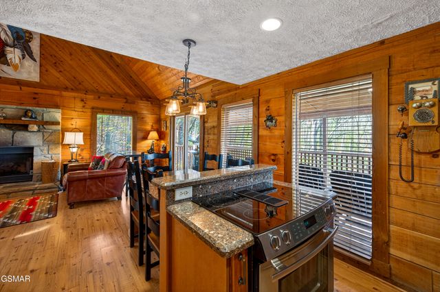 2307 Smoky Mountain Court, Gatlinburg, TN 37738