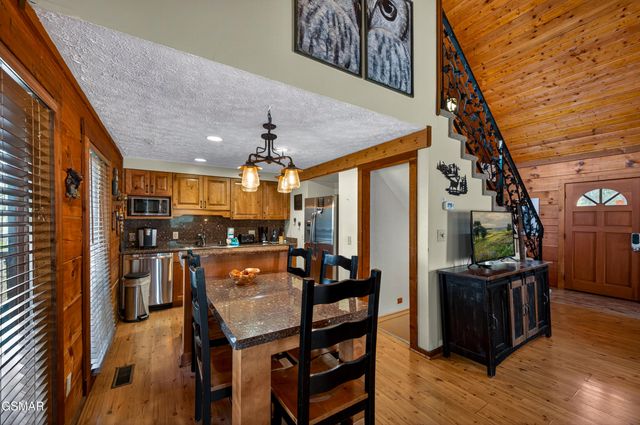 2307 Smoky Mountain Court, Gatlinburg, TN 37738