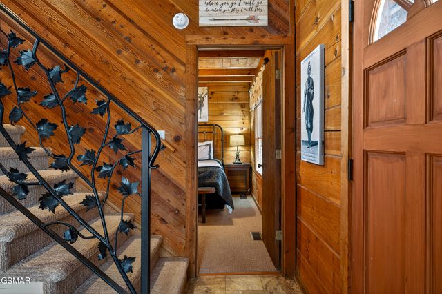2307 Smoky Mountain Court, Gatlinburg, TN 37738