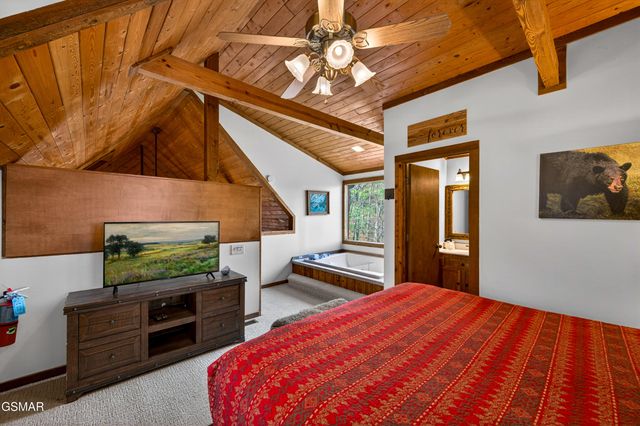 2307 Smoky Mountain Court, Gatlinburg, TN 37738