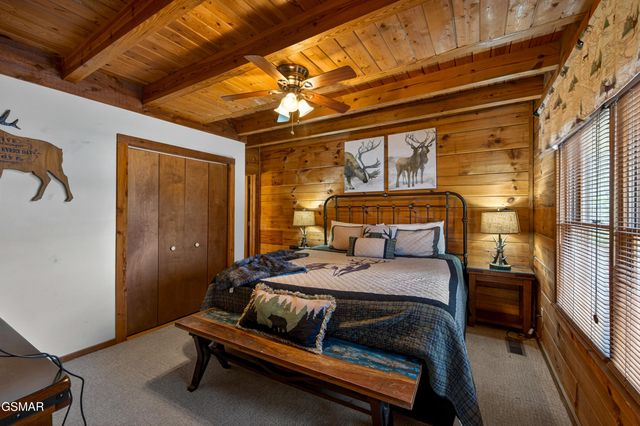 2307 Smoky Mountain Court, Gatlinburg, TN 37738