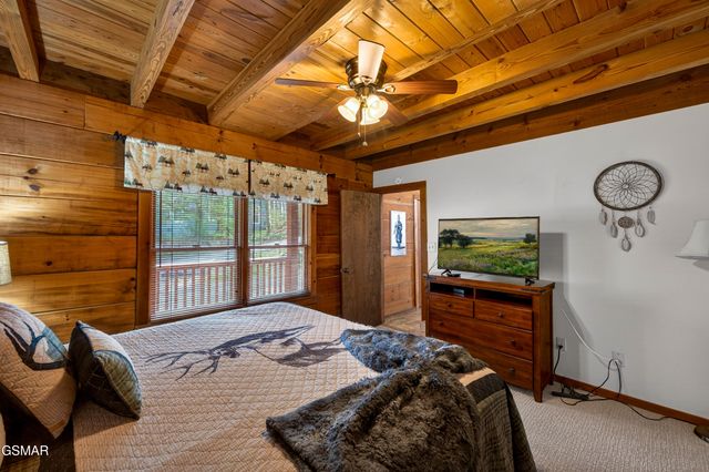 2307 Smoky Mountain Court, Gatlinburg, TN 37738