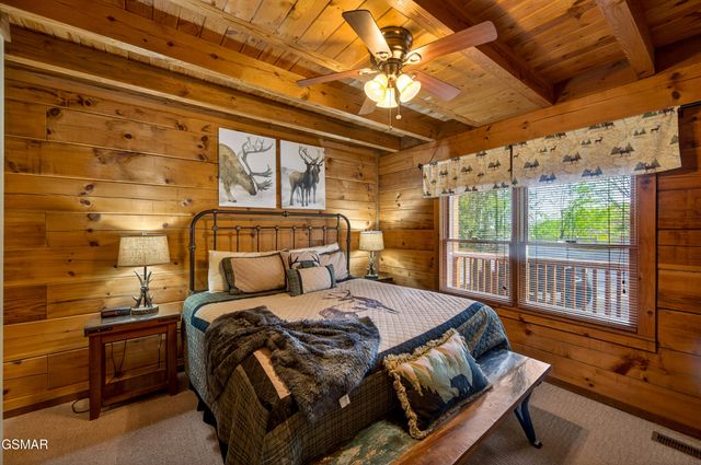 2307 Smoky Mountain Court, Gatlinburg, TN 37738