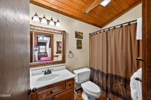 2307 Smoky Mountain Court, Gatlinburg, TN 37738