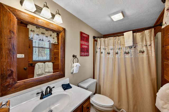 2307 Smoky Mountain Court, Gatlinburg, TN 37738