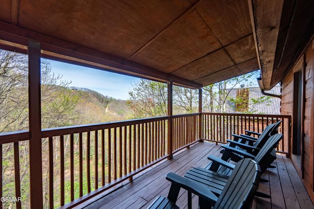 2307 Smoky Mountain Court, Gatlinburg, TN 37738