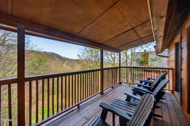 2307 Smoky Mountain Court, Gatlinburg, TN 37738