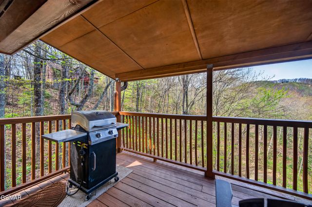 2307 Smoky Mountain Court, Gatlinburg, TN 37738