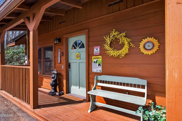 2307 Smoky Mountain Court, Gatlinburg, TN 37738