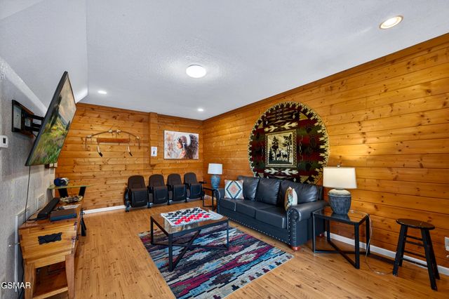 2307 Smoky Mountain Court, Gatlinburg, TN 37738
